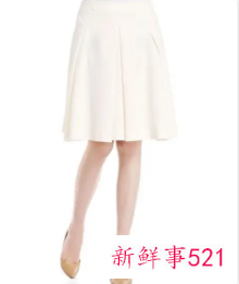 粉色羽绒服搭配什么颜色裙子