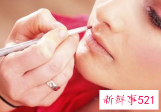 涂口红的正确步骤教程