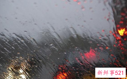 梦见下雨房子漏雨湿床是什么意思