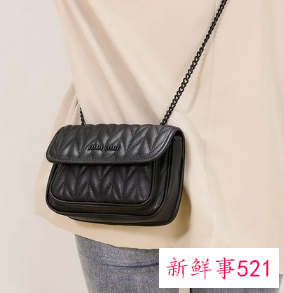 斜挎包的调节扣怎么穿