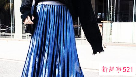 蓝色纱裙搭配什么好看