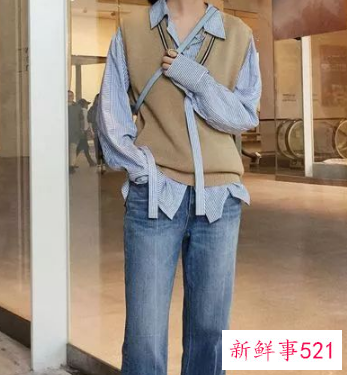 毛衣背心里面应该怎么穿搭