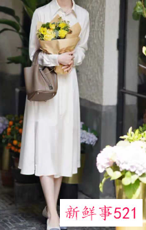 黑色吊带开叉裙