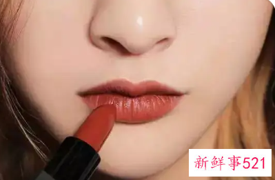 黄皮素颜涂什么颜色的口红