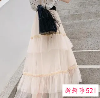 小个子穿蛋糕裙示范