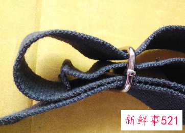 斜挎包的调节扣怎么穿