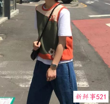 毛衣背心里面应该怎么穿搭