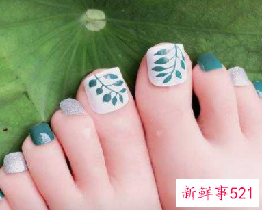 脚指甲什么颜色比较好看
