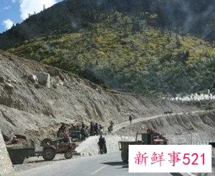 梦见两个男工在运泥土