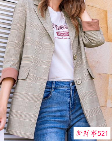 小西装里面搭什么衣服最好