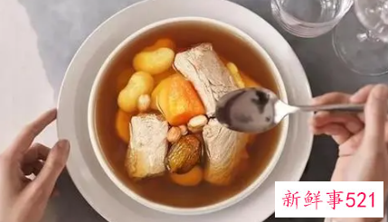 哺乳期的妈妈该吃肉还是喝汤