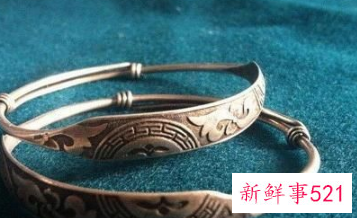 长期戴银手镯会怎样