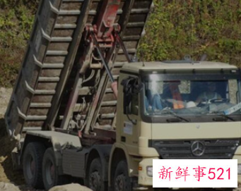 梦见两个男工在运泥土