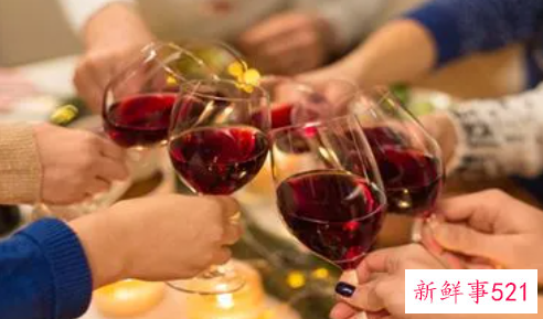 梦见朋友请吃饭是什么意思