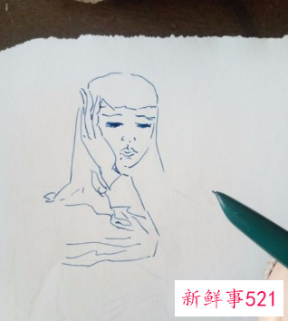 穿裙子的坐姿速写