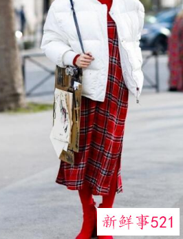 粉色羽绒服搭配什么颜色裙子