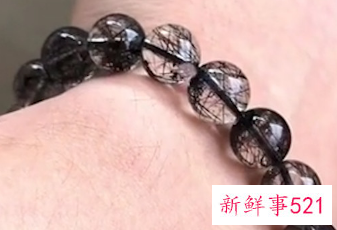 女生带手链带哪个手比较好