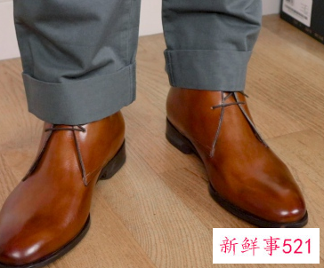 棕色皮鞋搭配什么裤子