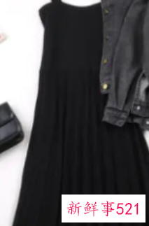 黑色吊带开叉裙