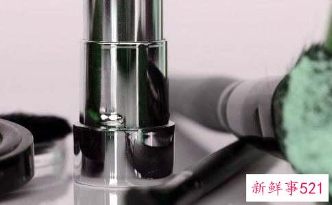 梦见涂口红是什么意思