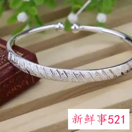 送手镯送一只还是一对