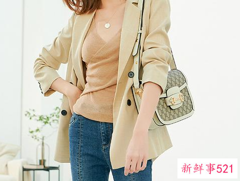 小西装里面搭什么衣服最好