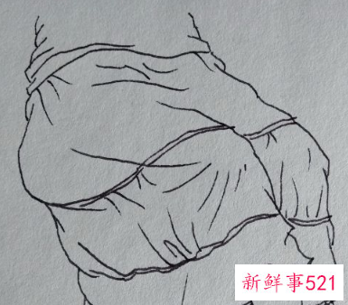 穿裙子的坐姿速写