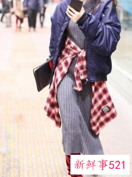 粉色羽绒服搭配什么颜色裙子