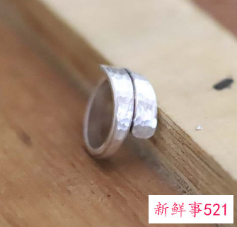 银饰为什么盐水一泡就很亮了