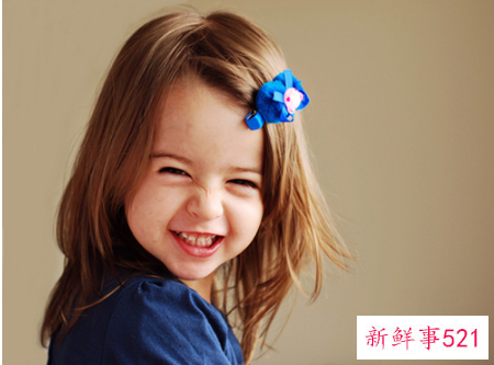 梦见小孩子对我笑是什么意思