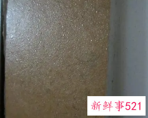 冬天室内墙壁只一面墙有水珠