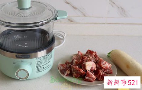 白萝卜煲猪骨还可以加什么一起