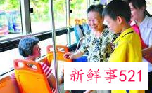 嫌让座慢的“正黄旗大妈”被行拘