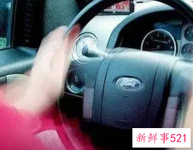 方向盘偶尔抖动正常吗