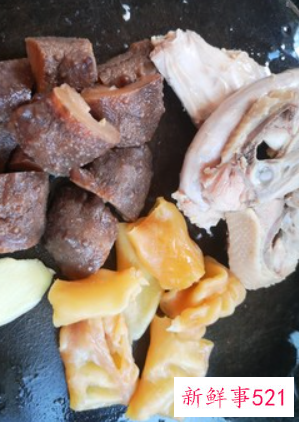 如何煲海参花胶汤