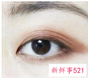 黑黄皮涂什么颜色眼影