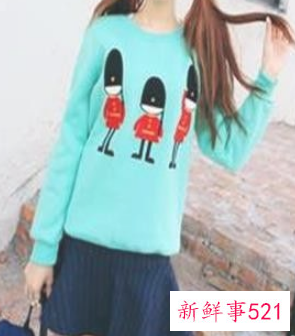 圆领卫衣怎么搭配