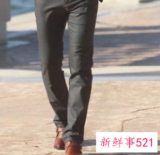 棕色皮鞋搭配什么裤子