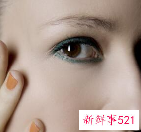 简单的眼影画法