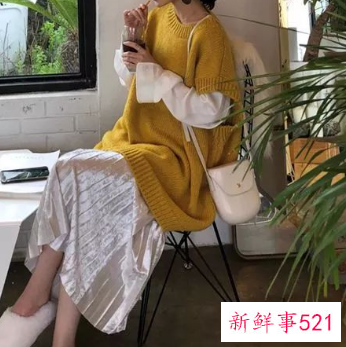 毛衣背心里面应该怎么穿搭