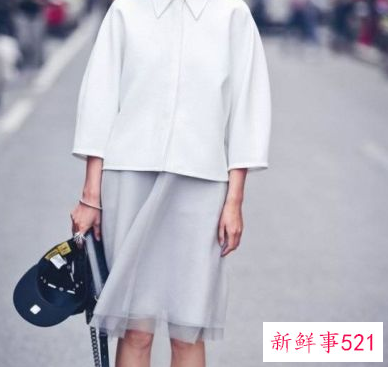 白色上衣怎么穿搭