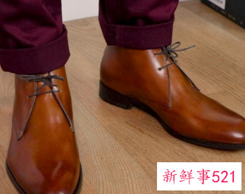 棕色皮鞋搭配什么裤子