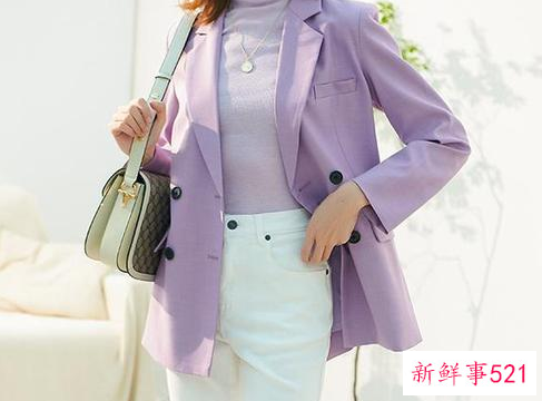 小西装里面搭什么衣服最好