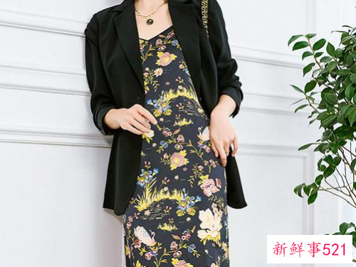 小西装里面搭什么衣服最好