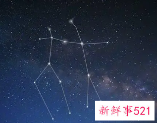 双子男喜欢女生长相穿衣打扮