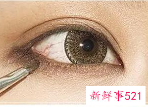 黑黄皮涂什么颜色眼影