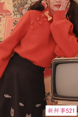 圆领卫衣怎么搭配