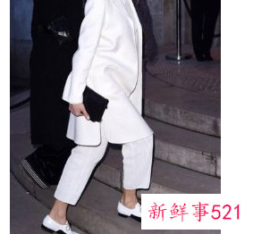 白色上衣怎么穿搭