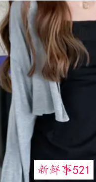 黑色吊带开叉裙