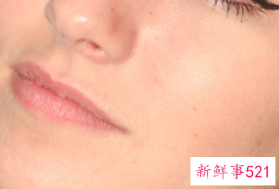 脸上出现一块一块的干皮